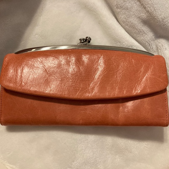 HOBO Clutch Wallet - Picture 1 of 3